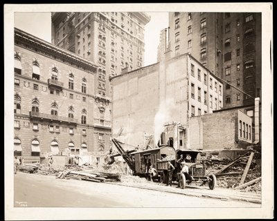 Opgravingen op de bouwplaats voor het Aeolian Company gebouw aan 5th Avenue en 54th Street, New York, 1925 door Byron Company